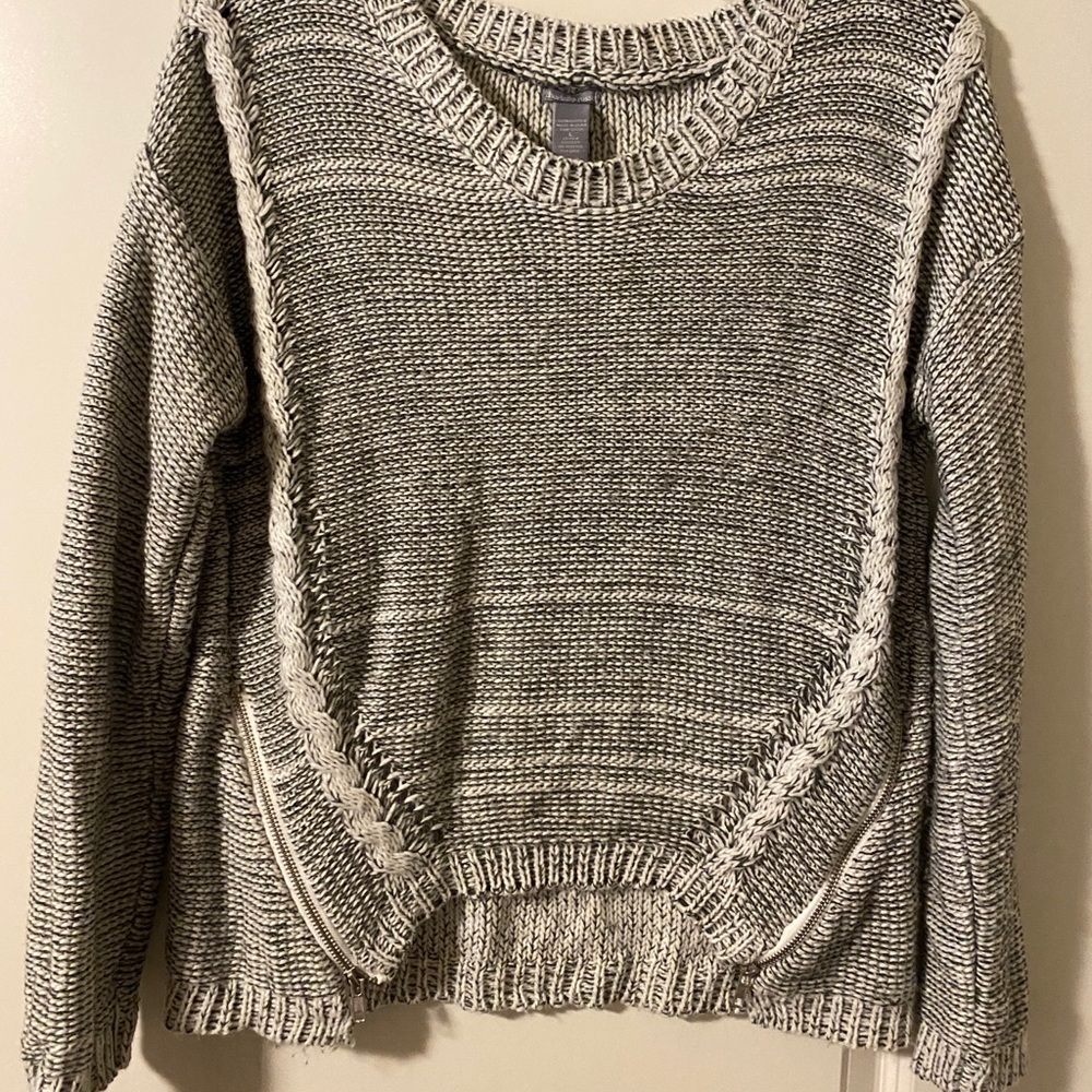 Grey sweeter with zipper detail